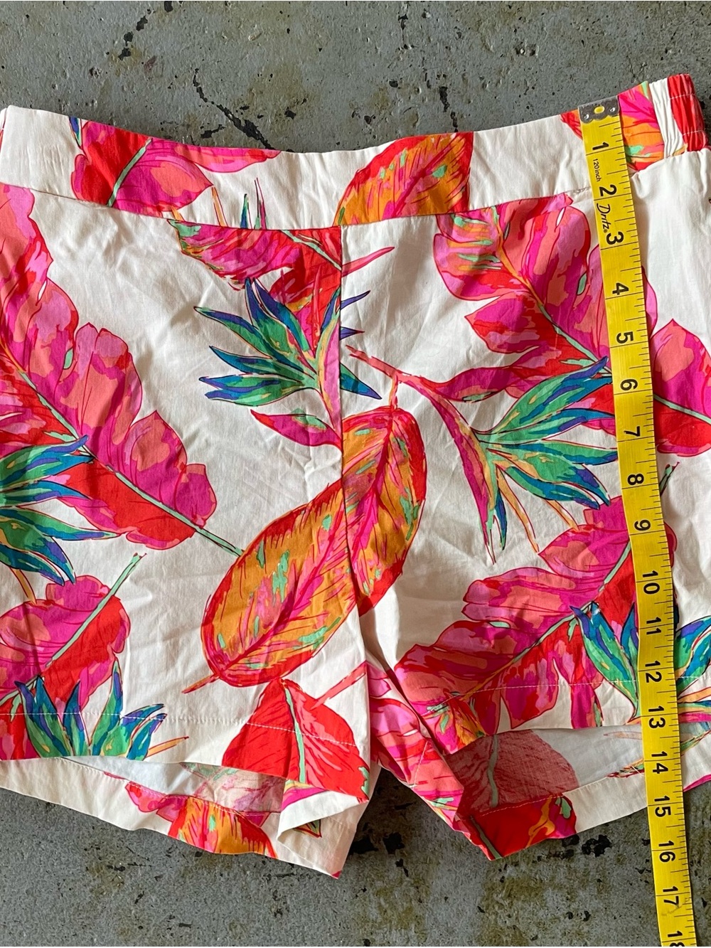 Nine West Pink Tropical Leaf Print Shorts Size Medium - Picture 4 of 7